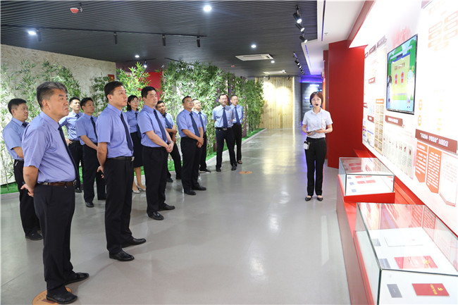 安徽亳州：组织干警到廉政法治教育基地参观学习